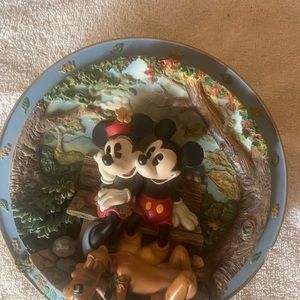 Collectible Disney plate. Beautifully detailed. Perfect for the Disney lover